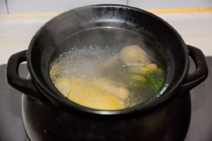 甲鱼牛鞭汤的做法与功效